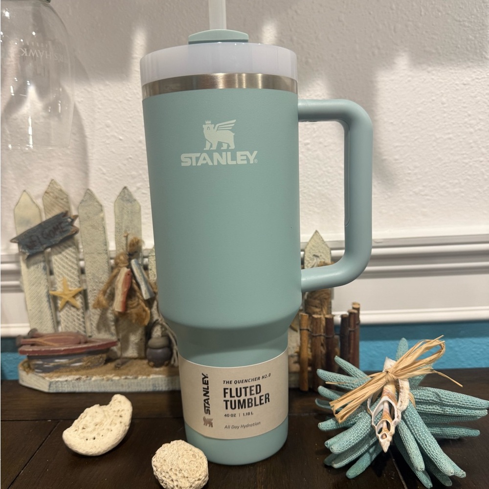 BNWT Seafoam Stanley 40oz Water Bottle
